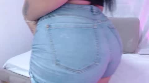 Snapshot of royalebruna chatting on 02-18-26, 02:02 Bruna Royale online show from 02-18-26, 02:02