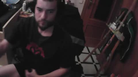 Snapshot of royer04 chatting on 10-04-25, 10:08 royer04 online show from 10-04-25, 10:08