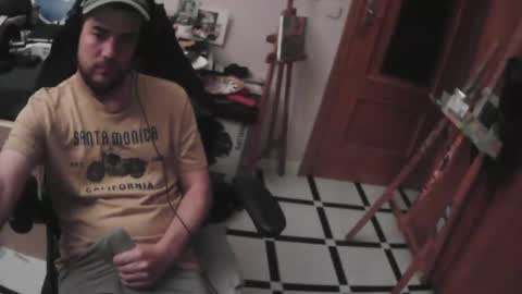 Snapshot of royer04 chatting on 10-19-25, 11:27 royer04 online show from 10-19-25, 11:27