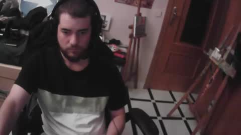 Snapshot of royer04 chatting on 10-23-25, 12:32 royer04 online show from 10-23-25, 12:32