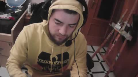 Snapshot of royer04 chatting on 11-15-25, 02:20 royer04 online show from 11-15-25, 02:20