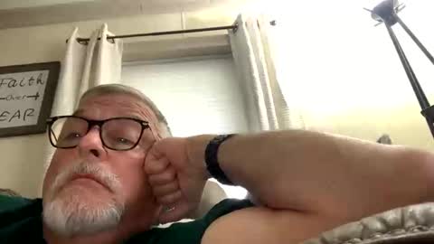 Snapshot of rs006 chatting on 10-20-25, 01:44 rs006 online show from 10-20-25, 01:44