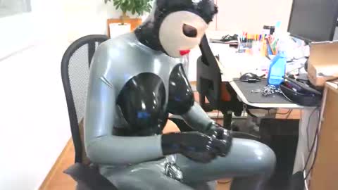Snapshot of rubberdollts chatting on 11-05-25, 07:47 rubberdollts online show from 11-05-25, 07:47