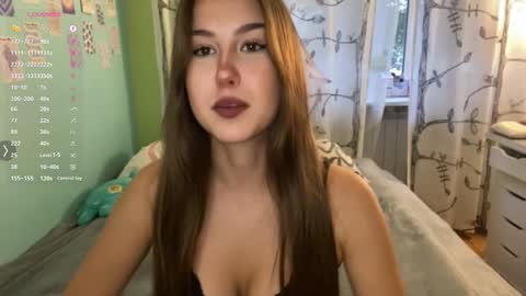 Snapshot of rubyejakobson chatting on 09-17-25, 02:41 Leslie online show from 09-17-25, 02:41