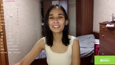 Snapshot of rubyejakobson chatting on 10-11-25, 07:18 Leslie online show from 10-11-25, 07:18