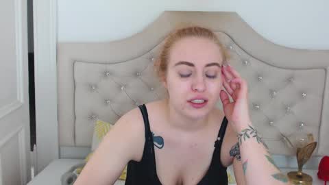 Snapshot of rubykinky chatting on 12-18-25, 03:40 Ruby online show from 12-18-25, 03:40