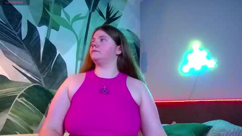 Snapshot of rubyvalen chatting on 11-17-25, 01:11 Ruby online show from 11-17-25, 01:11