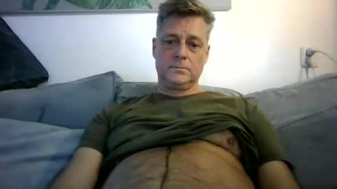 Snapshot of rudeski chatting on 12-27-24, 02:54 rudeski online show from 12-27-24, 02:54