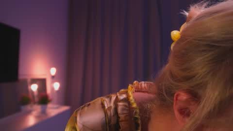 Snapshot of rue_novella chatting on 09-17-25, 03:14 Mila online show from 09-17-25, 03:14