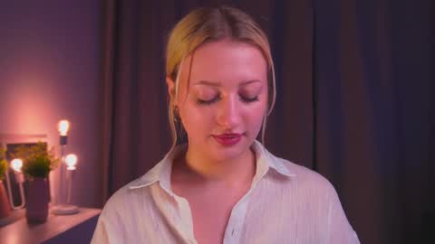 Snapshot of rue_novella chatting on 09-18-25, 03:14 Mila online show from 09-18-25, 03:14