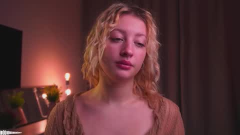 Snapshot of rue_novella chatting on 09-20-25, 03:02 Mila online show from 09-20-25, 03:02