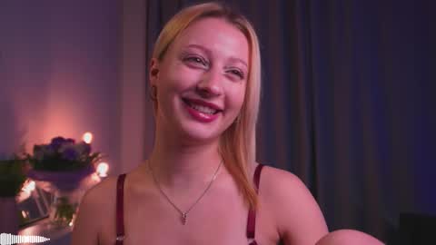 Snapshot of rue_novella chatting on 09-22-25, 04:09 Mila online show from 09-22-25, 04:09