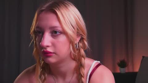 Snapshot of rue_novella chatting on 10-03-25, 03:09 Mila online show from 10-03-25, 03:09