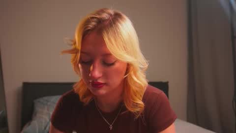 Snapshot of rue_novella chatting on 10-15-25, 03:45 Mila online show from 10-15-25, 03:45