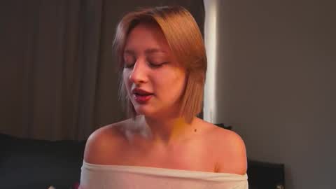 Mila online show from 11-03-25, 04:03