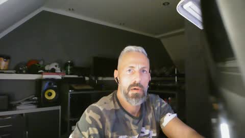 Snapshot of ruffi77 chatting on 01-05-25, 04:06 Chico que rico Caliente online show from 01-05-25, 04:06