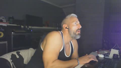 Snapshot of ruffi77 chatting on 01-06-25, 03:20 Chico que rico Caliente online show from 01-06-25, 03:20