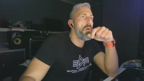 Snapshot of ruffi77 chatting on 01-06-25, 10:37 Chico que rico Caliente online show from 01-06-25, 10:37