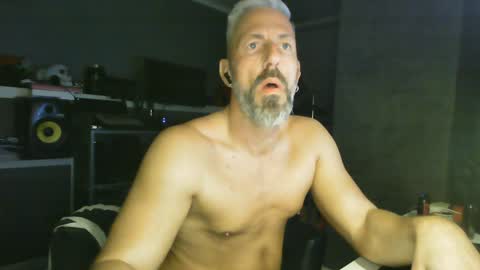 Snapshot of ruffi77 chatting on 01-19-25, 05:58 Chico que rico Caliente online show from 01-19-25, 05:58