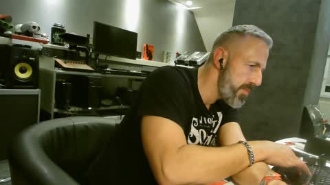 Snapshot of ruffi77 chatting on 01-21-25, 02:37 Chico que rico Caliente online show from 01-21-25, 02:37