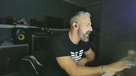 Snapshot of ruffi77 chatting on 01-22-25, 11:01 Chico que rico Caliente online show from 01-22-25, 11:01