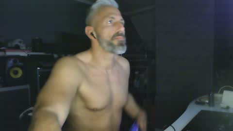 Snapshot of ruffi77 chatting on 01-24-25, 07:30 Chico que rico Caliente online show from 01-24-25, 07:30