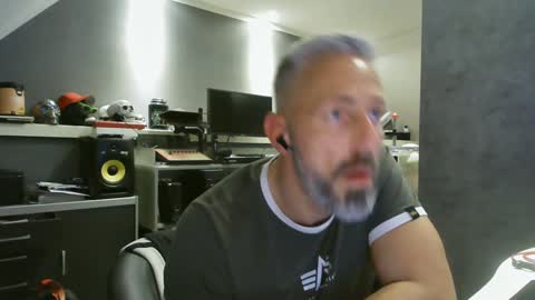 Snapshot of ruffi77 chatting on 01-24-25, 12:20 Chico que rico Caliente online show from 01-24-25, 12:20