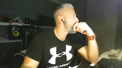 Snapshot of ruffi77 chatting on 01-31-25, 05:40 Chico que rico Caliente online show from 01-31-25, 05:40