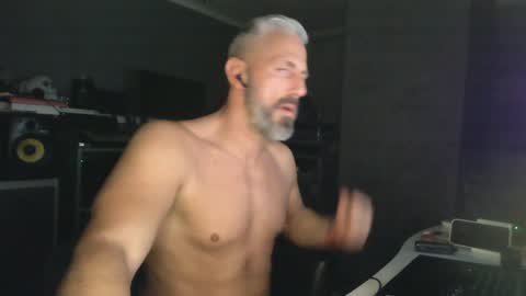 Snapshot of ruffi77 chatting on 02-04-25, 04:59 Chico que rico Caliente online show from 02-04-25, 04:59