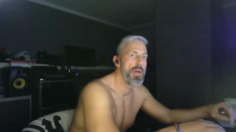 Snapshot of ruffi77 chatting on 02-06-25, 09:11 Chico que rico Caliente online show from 02-06-25, 09:11