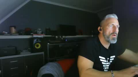 Snapshot of ruffi77 chatting on 02-16-25, 12:30 Chico que rico Caliente online show from 02-16-25, 12:30