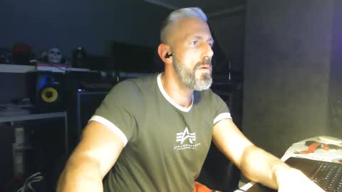 Snapshot of ruffi77 chatting on 02-22-25, 06:50 Chico que rico Caliente online show from 02-22-25, 06:50