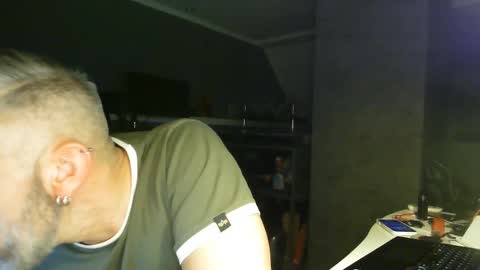 Snapshot of ruffi77 chatting on 02-24-25, 10:36 Chico que rico Caliente online show from 02-24-25, 10:36