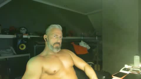 Snapshot of ruffi77 chatting on 09-18-25, 05:31 Chico que rico Caliente online show from 09-18-25, 05:31