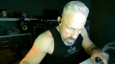 Snapshot of ruffi77 chatting on 10-11-25, 09:41 Chico que rico Caliente online show from 10-11-25, 09:41