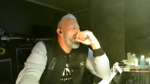 Snapshot of ruffi77 chatting on 12-05-25, 02:09 Chico que rico Caliente online show from 12-05-25, 02:09