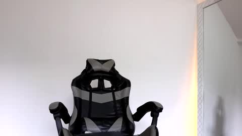  R U S S E L L  online show from 11-06-25, 01:34