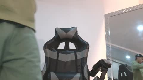  R U S S E L L  online show from 01-12-26, 09:47