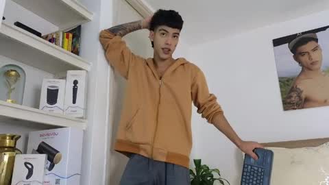  R U S S E L L  online show from 03-30-26, 11:50