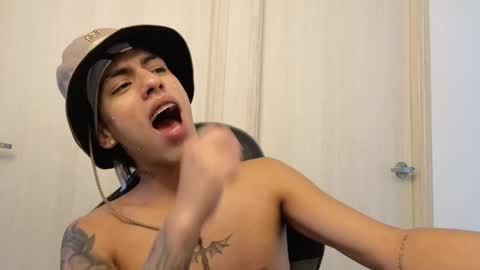  R U S S E L L  online show from 04-18-26, 01:37