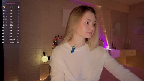 Snapshot of ruta_meow chatting on 10-04-25, 10:57 Ruta prize for the new fan club members hehe online show from 10-04-25, 10:57