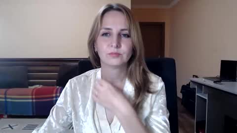 Snapshot of ruthpark chatting on 09-27-25, 08:36 Ruth online show from 09-27-25, 08:36