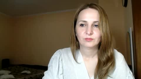 Snapshot of ruthpark chatting on 11-22-25, 08:19 Ruth online show from 11-22-25, 08:19