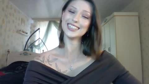 Snapshot of ruxashade chatting on 10-17-25, 11:13 ruxashade online show from 10-17-25, 11:13