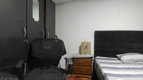 ryan_xc1 online show from 04-10-26, 03:01