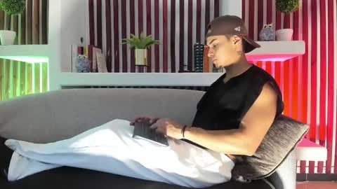 Snapshot of ryangreys01 chatting on 09-29-25, 03:44 Ryan online show from 09-29-25, 03:44