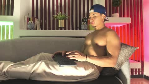 Snapshot of ryangreys01 chatting on 09-30-25, 04:06 Ryan online show from 09-30-25, 04:06