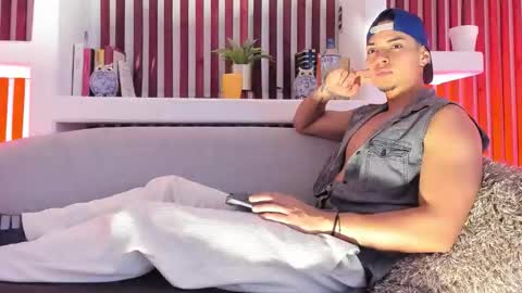 Snapshot of ryangreys01 chatting on 10-06-25, 03:37 Ryan online show from 10-06-25, 03:37