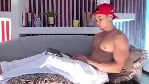 Snapshot of ryangreys01 chatting on 10-21-25, 03:18 Ryan online show from 10-21-25, 03:18