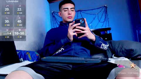 Snapshot of ryannhill_ chatting on 12-29-24, 11:29 Ryannhill online show from 12-29-24, 11:29